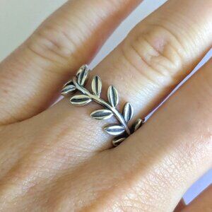 Pandora Laurel Leaves Silver Ring